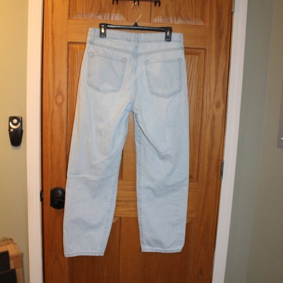 Forever 21 Premium Light Wash Relaxed Fit Jean - Size 29 - Picture 6 of 11